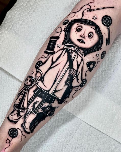 Coraline Flash Tattoo, Coraline Flash, Coraline Fanart, Flash Tattoo Ideas, Coraline Tattoo, Tim Burton Tattoo, Small Matching Tattoos, Traditional Tattoo Inspiration, Tattoo Practice