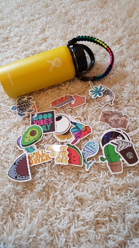 Flask Stickers Ideas, Travel Kit Gift, Summer Camp Aesthetic, Surf Stickers, Glo Up, Sticker Bomb, Fun Easy Crafts, Hydro Flask, Bookmarks Handmade