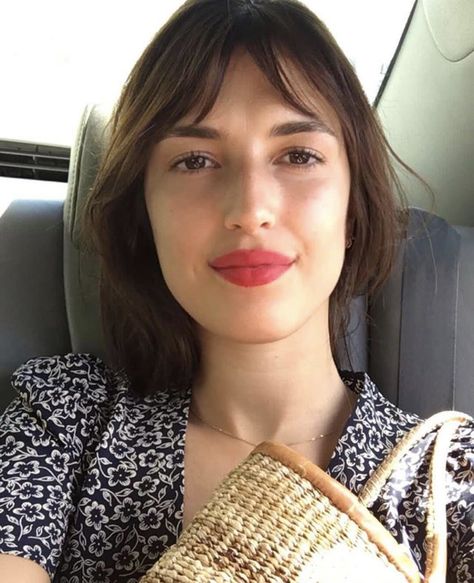 Parisienne influencer Jeanne Damas reveals her best-kept French beauty secrets French Girl Makeup, Glossier Stretch Concealer, French Makeup, French Beauty Secrets, French Girl Chic, Jeanne Damas, French Girl Style, Vogue Beauty, French Beauty