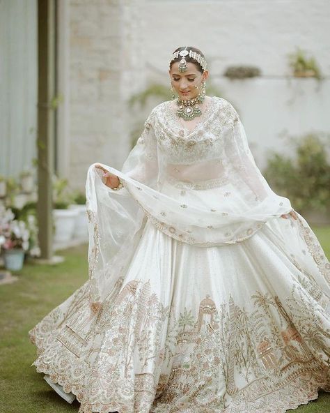 Lehenga Designs White, Wedding White Lehenga, Lehenga Off White, White Lehenga Designs, Lehnga Designs Indian Weddings, White Lehenga Bridal, Bridal Lehenga White, White Wedding Lehenga, Off White Lehenga