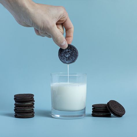 Oreo Photoshoot, Britannia Biscuits, Oreo Photography, Chocolate Product, Milk Tea Recipes, Oreo Biscuits, Oreo Milkshake, Classic Americana, Instagram Logo