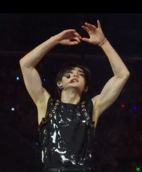 Sunghoon Armpit, Sunghoon Muscles, Kpop Muscles, Sunghoon Biceps, Rain Kpop, Enhypen Members Park Sunghoon, My Love Of My Life, Park Sunghoon Enhypen, I Hate Men