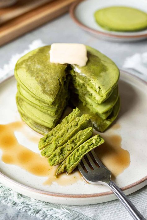 Spinach Pancakes Green Pancakes, Spinach Pancakes, Vegan Spinach, Pancakes Vegan, Plant Based Breakfast, Vegan Pancakes, Creamy Spinach, Chickpea Flour, Oat Flour