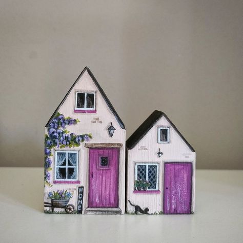 Wooden House Painting Ideas, Wooden House Painting, Lighthouse Crafts, Kids Doll House, Crooked House, Scrap Wood Crafts, Small Wooden House, Wood Block Crafts, Pottery Houses