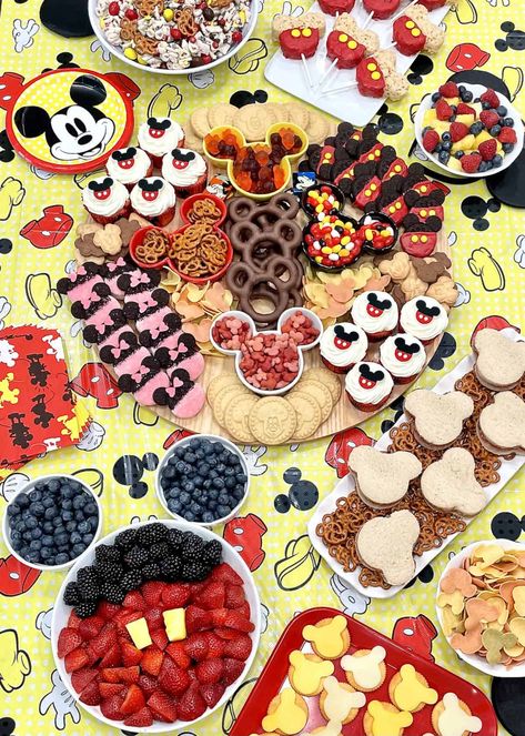 Mickey Mouse Party Spread by The BakerMama Summer Mickey Mouse Party, Mickey Mouse Party Food Ideas, Diy Birthday For Mom, Charturie Boards, Mickey Mouse Party Food, Mickey Mouse Food, Diy Mickey Mouse, Mickey Mouse Birthday Theme, Dessert Charcuterie