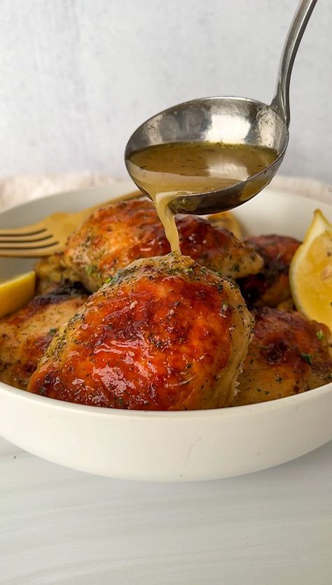 Crispy Chicken Thighs with a White Wine, Garlic & Lemon Sauce - The Modern Nonna Garlic Sauce Chicken, Roasted Garlic Sauce, Lemon Chicken Thighs, Crispy Chicken Thighs, Lemon Potatoes, Lemon Garlic Chicken, Sauce Chicken, Ayam Bakar, Honey Dijon