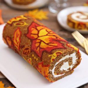 ROLL Pumpkin Roll Recipe Easy, Pumpkin Roll Cake, Pumpkin Rolls Recipe, Cake Roll Recipes, Cake Wraps, Raspberry Almond, Pumpkin Roll, Caking It Up, Roll Cake