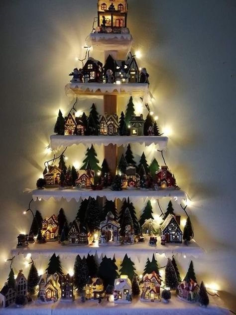 Christmas Decorating Hacks, Ideas Decoracion Navidad, Christmas Tree Village Display, Diy Christmas Village Displays, Christmas Tree Village, Lemax Christmas Village, Diy Christmas Village, Pallet Christmas Tree, Holiday Tree Decorations