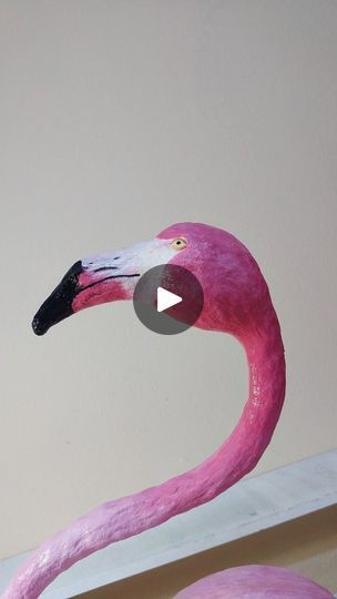 Flamingo Paper Mache, Paper Mache Ideas Decoration, Flamingo Diy Crafts, Paper Mache Ideas Creative, Diy Flamingo Decor, Pape Mashe, Paper Mache Projects Ideas, Papier Mache Art Ideas, Paper Mache Ideas