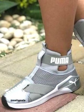 Tennis Shoes Women, Puma Shoes Women, Outfit Tennis, Trendy Womens Shoes, Tennis Tips, Tennis Shoes Outfit, Tennis Club, Spring Sneakers, Check Design