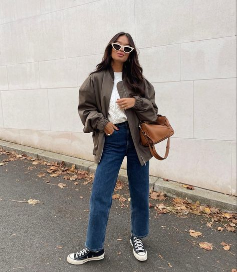 Fall Outfits Women Classy, Work Fall Outfits Women, Fall Outfit Work, Dark Denim Jeans Outfit, Dark Jeans Outfit, Jeans And Sneakers Outfit, Straight Jeans Outfit, Outfit Ideas 2024, Denim Jeans Outfit