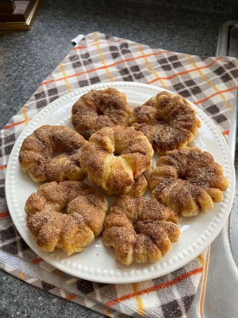 Fall baking autumn gilmore girls apple pie strudel Baking Autumn, Autumn Gilmore, Apple Pastry, Apple Puff Pastry, Fall Baking, Puff Pastry, Gilmore Girls, Apple Pie, Pastry