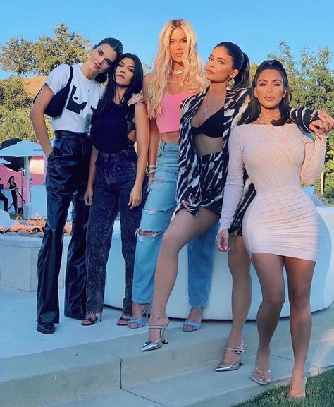 Kardashian Workout, Kendall Ve Kylie, Kendall Jenner Style Casual, Kim Khloe Kourtney, Routine Workout, Eleven Paris, Mode Zara, Jenner Sisters, Kylie Jenner Outfits