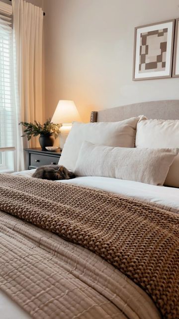 Beige And Gray Bedding, Bedding Ideas 2023, Bedding Inspiration Cozy, Fireplace Bedroom Ideas, Casaluna Bedding Ideas, Cozy Bedroom Inspirations, Casaluna Bedding, Tan Bedding, Bedding Aesthetic