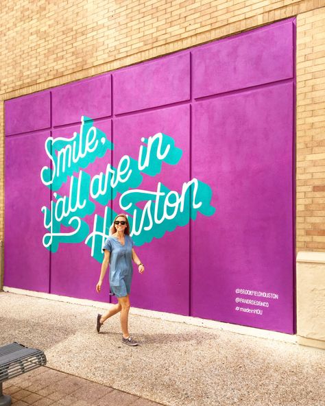 NEW! Pandr Murals Celebrating Houston Brightens Up Downtown Houston | It's Not Hou It's Me | Houston Lifestyle, Food and Culture Blog Town Mural, Houston Bucket List, Houston Murals, Houston Lifestyle, Houston Travel, Food And Culture, Instagram Wall, Downtown Houston, City Lifestyle