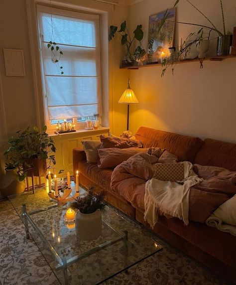 Cozy Living Rooms Night, Cozy Night Living Room, Cozy Livingroom Aesthetic, Brick Wall Living Room Decor, Tiny Home Living Room, Cozy Lamps, Cozy Flat, Dream Apartment Decor, Future Apartment Decor