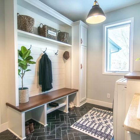 Laundry Mud Room Off Garage, Mud Room Off Garage, Room Hallway Ideas, Utility Shower Room, Chic Mudroom, Mud Room Hallway, Entryway Drop Zone, Mud Room Makeover, Entrance Ideas Entryway