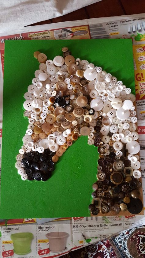 Button Art Projects, Cowboy Christmas, Button Art, Button Crafts, Burlap Wreath, Burlap, Art Projects, Flowers, Christmas