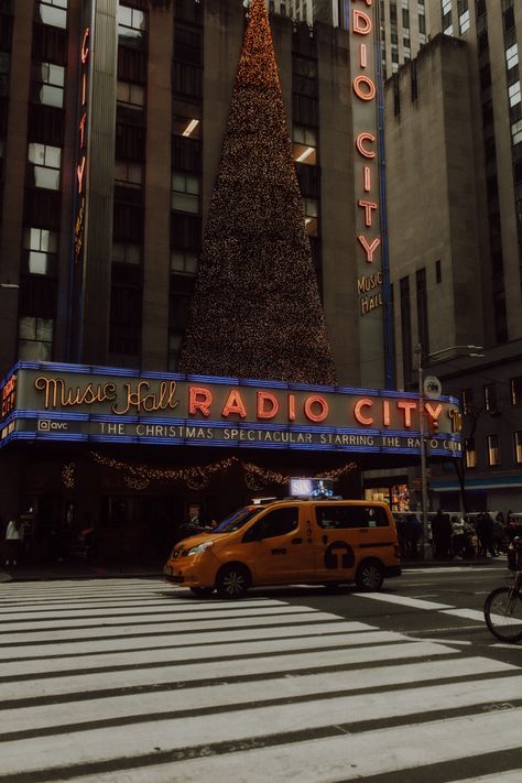 New York Christmas mood New York Aesthetic December, Vintage New York Christmas, New York Aesthetic Christmas, New York During Christmas, New York Christmas Aesthetic, Christmas Nyc, Christmas In New York, York Christmas, Christmas Spectacular