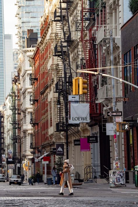 15 MEMORABLE Things to Do in SoHo (Helpful Local's Guide) What To Do In Soho Nyc, Soho New York Things To Do, Shopping In Soho Nyc, New York City To Do, Nyc Honeymoon, Soho Nyc Aesthetic, Nyc City Aesthetic, Brooklyn Things To Do, Dallas Photoshoot