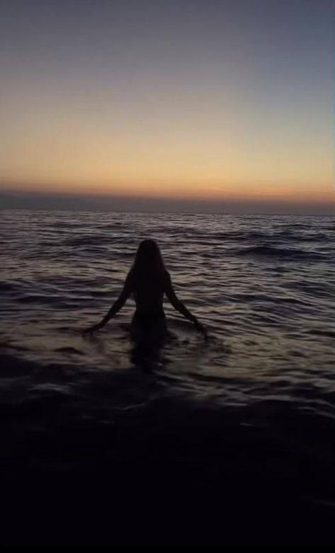 Zaaraa8 [Video] | Beach pictures, Ocean at night, Night landscape photography Beach Fake Story, Beach Video Ideas, Video Instagram Stories, Beach Pictures Ocean, Fake Video, Sea Video, Night Landscape Photography, Dark Beach, Sunshine Beach