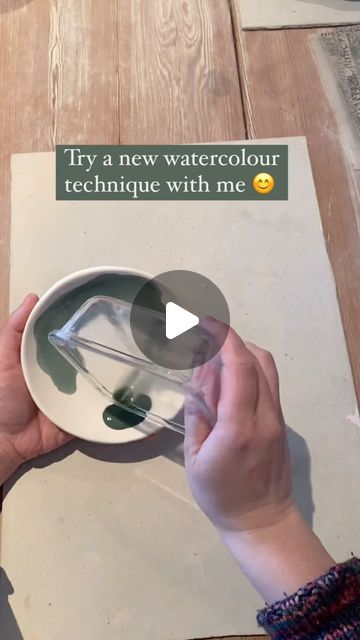 How To Colour Clay, Watercolor Glazing Technique, Ceramic Painting Techniques, Glaze Techniques Ceramics, Pottery Watercolor, Watercolor Ceramics, Underglaze Techniques, Pottery Stamps, Ceramics Vase