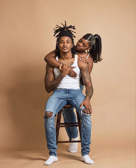 Couple Professional Pictures Ideas Black, Matching Couple Photoshoot, Poses For Short Boyfriend, Black Couple 90s Photoshoot, Photo Shoot Ideas Black Couple, 90 Couple Photoshoot, Pose With Girlfriend, 90s Love Photoshoot, Valentine’s Day Photoshoot Black Couples