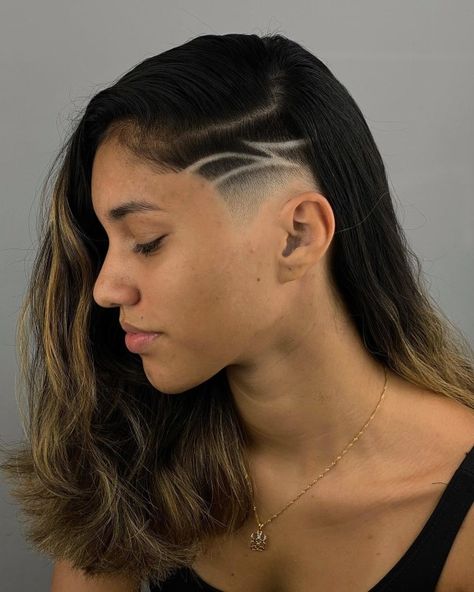 Shaved Side Haircut, Shaved Hairstyles For Women, Long Hair Shaved Sides, Side Haircut, Side Shaved, Shaved Hairstyles, Undercut Long Hair, Short Spiked Hair, Shaved Hair Designs