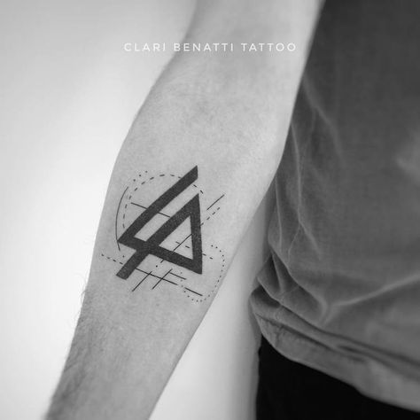 Blackwork Geometric Linkin Park Tattoo by Clari Benatti Linkin Park Tattoo, Lp Tattoo, Divergent Tattoo, Party Tattoo, The Hunting Party, Tattoo Band, Pineapple Tattoo, Tiny Heart Tattoos, Rock Tattoo