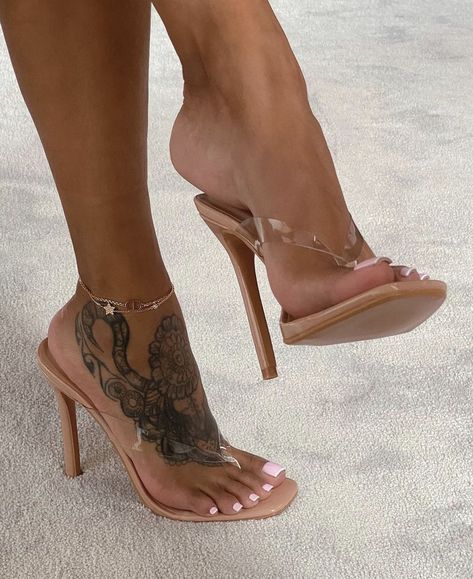 Fanny Neguesha, Shoes Heels Classy, Heels Classy, Foot Tattoo, Aesthetic Shoes, Foot Tattoos, Shoe Closet, Pretty Shoes, Cute Shoes