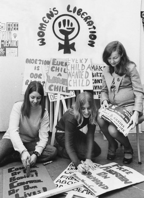 Feminists working on placards and signs making ready for a Women's Liberation Movement march or demonstration.  Circa 1970. Raging Feminist, Lavender Menace, Feminist Killjoy, Multicultural Art, Womens Liberation, Protest Signs, Riot Grrrl, Intersectional Feminism, Womens March