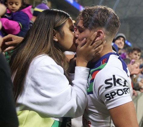 football wag Rugby Bf And Gf Aesthetic, Rugby Wife Aesthetic, Rugby Girlfriend Aesthetic, Rugby Boyfriend Aesthetic, Rugby Player Aesthetic, Rugby Boyfriend, Rugby Couple, Rugby Girlfriend, Rugby Wag