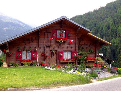 GRIMENTZ - just across the Rhone Valley form Leukerbad. You can't get any more 'Swiss' than this... Swiss House, Mountain Interiors, Alpine Chalet, Swiss Chalet, Cabin Exterior, Chalet Style, Cabin Style, Cabins And Cottages, Cabin Life