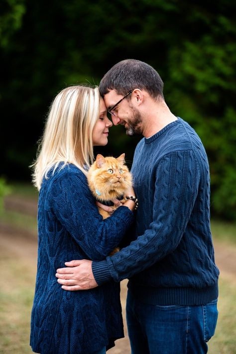 Cat Family Photo, Pet Family Photos, Dog Photography Studio, Pet Photography Poses, Family Pet Photography, Dog Family Portraits, Pet Photography Studio, Sore Loser, Fall Engagement Pictures