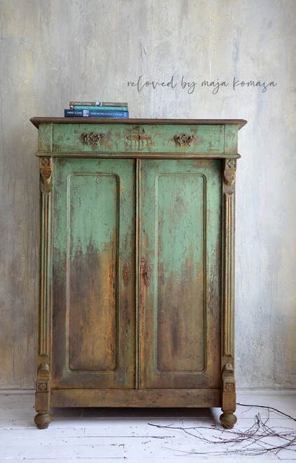 Portfolio - RELOVED BY MAJA KOMASA Green Painted Furniture, Distressed Furniture Diy, Distressed Furniture Painting, Boho Furniture, Green Furniture, Primitive Furniture, Diy Play Kitchen, Diy Furniture Renovation, Distressed Furniture