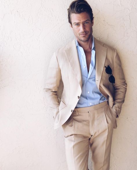 Linen suit weather.😎 🏖 #miami Linen Suits For Men, Summer Wedding Suits, Summer Suits Men, Tan Suit, Beige Suits, Mens Fashion Smart, Linen Suits, Linen Suit, Linnet