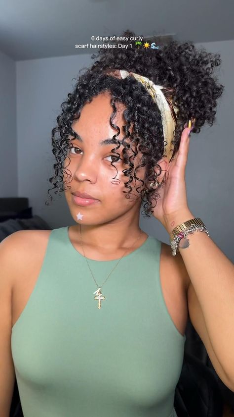 Day 1/6 🌴☀️ Check more at https://howcandothis.com/hairstyleideas/day-1-6-%f0%9f%8c%b4%e2%98%80%ef%b8%8f/ Chin Length Funky Hairstyles, Natural Hairstyles For Black Women Curly Short, Pinup Hair With Bandana, Drawing Curly Hairstyles, Long Hair Bows Ribbons, Head Scarf Long Hair, Curly Puffy Ponytail, Easy But Pretty Hairstyles, Hot Humid Hairstyles