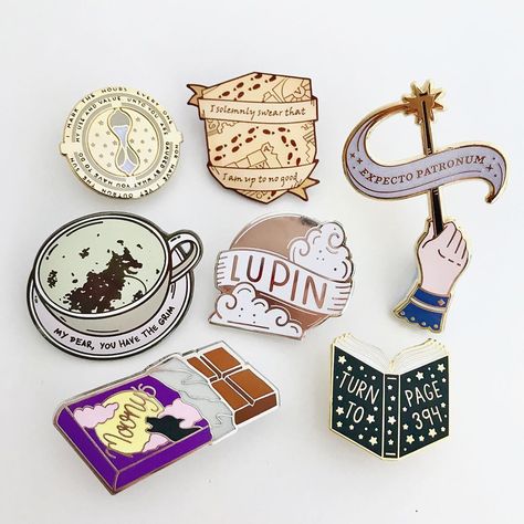 Claire on Instagram: “Prisoner of Azkaban pins ⚡️ • • #potterhead #harrypotter #hppins #platform9¾ #harrypottercollection #yerawizardharry #gryffindor #hogwarts…” Harry Potter Pins Enamel, Harry Potter Pins, Harry Potter Embroidery, Harry Potter Patch, Harry Potter Keychain, Harry Potter Bag, Harry Potter Ornaments, Pins For Backpacks, Harry Potter Accessories