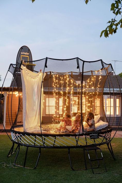 Backyard Movie Night Party – Ideas For An Unforgettable Movie Night In Your Garden Design - davidreed.co Diy Backyard Movie, Backyard Movie Night Party, Diy Backyard Movie Night, Diy Movie Night, Backyard Movie Party, Trampoline Tent, Outdoor Movie Theater, Movie Night Birthday Party, Outdoor Movie Screen