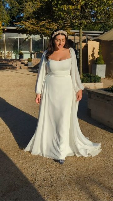 Georgia Fielder on Instagram: "Can’t wait to be that person to just puts on their wedding dress randomly whenever there’s an opportunity 😂❤️ I purchased my dress from the incredible @fbbridalstudio the designer is @jennyyoonyc Headband is also @fbbridalstudio Shoes are @manoloblahnik" Curvy Bride Dress, Wedding Gown With Sleeves, Gown With Sleeves, Curvy Wedding Dress, Off White Wedding Dresses, Curvy Wedding, Plus Wedding Dresses, Wedding Gowns With Sleeves, Saying No