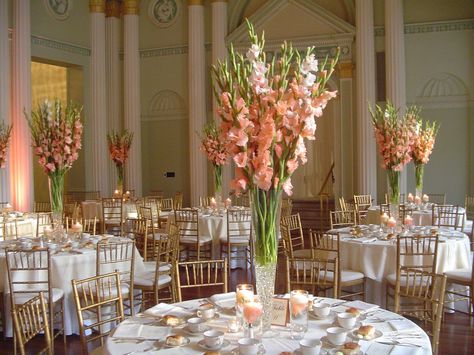 Twenty gladiolas in a vase - a simple but beautiful centerpiece that really looks gorgeous in any space. Gladiolus Wedding Flowers, Gladiolus Centerpiece, Gladiolus Wedding, Centerpieces For Weddings, Unique Wedding Centerpieces, Beautiful Wedding Centerpiece, Expensive Flowers, Simple Wedding Flowers, Tall Wedding Centerpieces