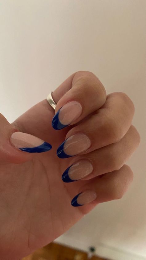 Nail Design For Ring Finger, French Navy Nails, Navy Blue French Tip Nails Almond Short, Acyrilics Nails Almond, Simple Dark Blue Nails, Blue Nail Inspo Almond, Cute Nails Acrylic Blue, Blue French Tip Nails With Design, Simple Fun Nails