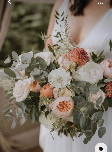 Bouquet For Beach Wedding, Pink And Peach Wedding, Bouquet Shapes, Apricot Wedding, Peach Wedding Bouquet, Color Of The Year 2024, Peach Bouquet, Peach Wedding Flowers, Peonies And Roses