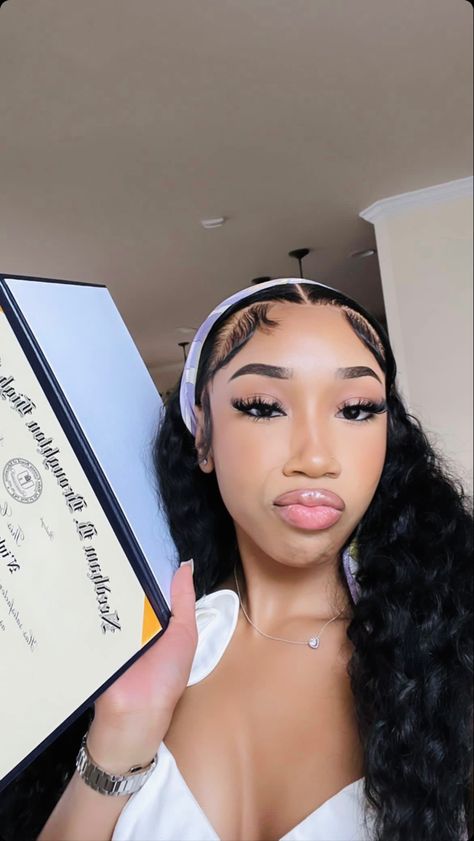 Niyla Nicole, Nicole Aesthetic, Frontal Wig Hairstyles, Cute Curly Hairstyles, Black Women Makeup, Favorite Makeup Products, Curly Lace Front Wigs, Creative Makeup Looks, Dope Hairstyles