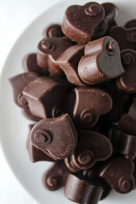 Homemade Chocolate Candy, Dark Chocolate Benefits, Homemade Dark Chocolate, Dark Chocolate Recipes, Chocolate Photos, Chocolate Recipes Homemade, Chocolate Dreams, Love Chocolate, Healthy Sweets