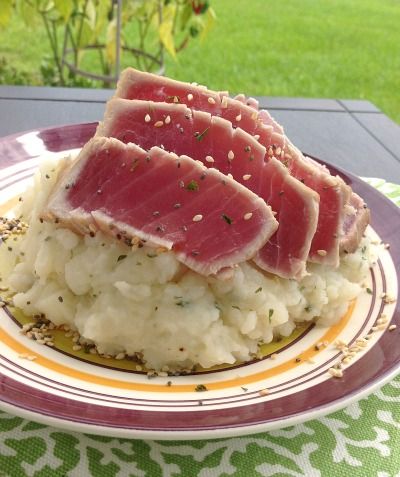 seared sesame tuna and wasabi mashed potatoes Sesame Tuna, Sesame Seared Tuna, Wasabi Mashed Potatoes, Seared Tuna Steaks, Seared Tuna, Vegan Sushi, Ahi Tuna, Tuna Recipes, Fish Dishes