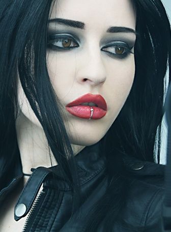 Carmina's Face/Hair [Knight/Love's'Secret'Daughter] Styl Goth, Soul Patch, Piercing Labret, Labret Piercing, Goth Beauty, Gothic Makeup, Goth Makeup, Lip Ring, Body Piercings