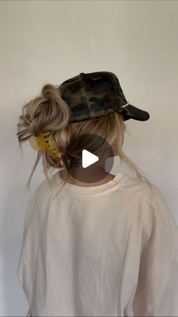 TORIE BLISS on Instagram: "claw clip hat style for long hair/extensions   #clawclip #springhair #hathair #hairhacks #hairtutorial" Claw Clip With Hat Tutorial, Baseball Cap Hairstyles Claw Clip, Ball Cap And Claw Clip, Hair Clip Hat Styles, Hat Hairstyles Claw Clip, Baseball Hat And Claw Clip, Hat And Hair Clip, Ballcap Hairstyles Long Hair, Claw Clip With A Hat