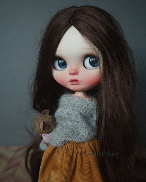 Brunette Blue Eyes, Boys Of Tommen, Blythe Doll, In A World, A World, Blue Eyes, Blue