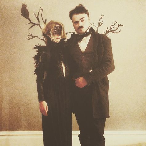 Edgar Allan Poe and the Raven halloween costume. #halloween #theraven #nevermore Edgar Allen Poe Costume Female, Edgar Allen Poe Costume, Raven Edgar Allen Poe, Raven Halloween Costume, Raven Costume, Raven Halloween, Allen Poe, Edgar Allen Poe, Autumn Clothing